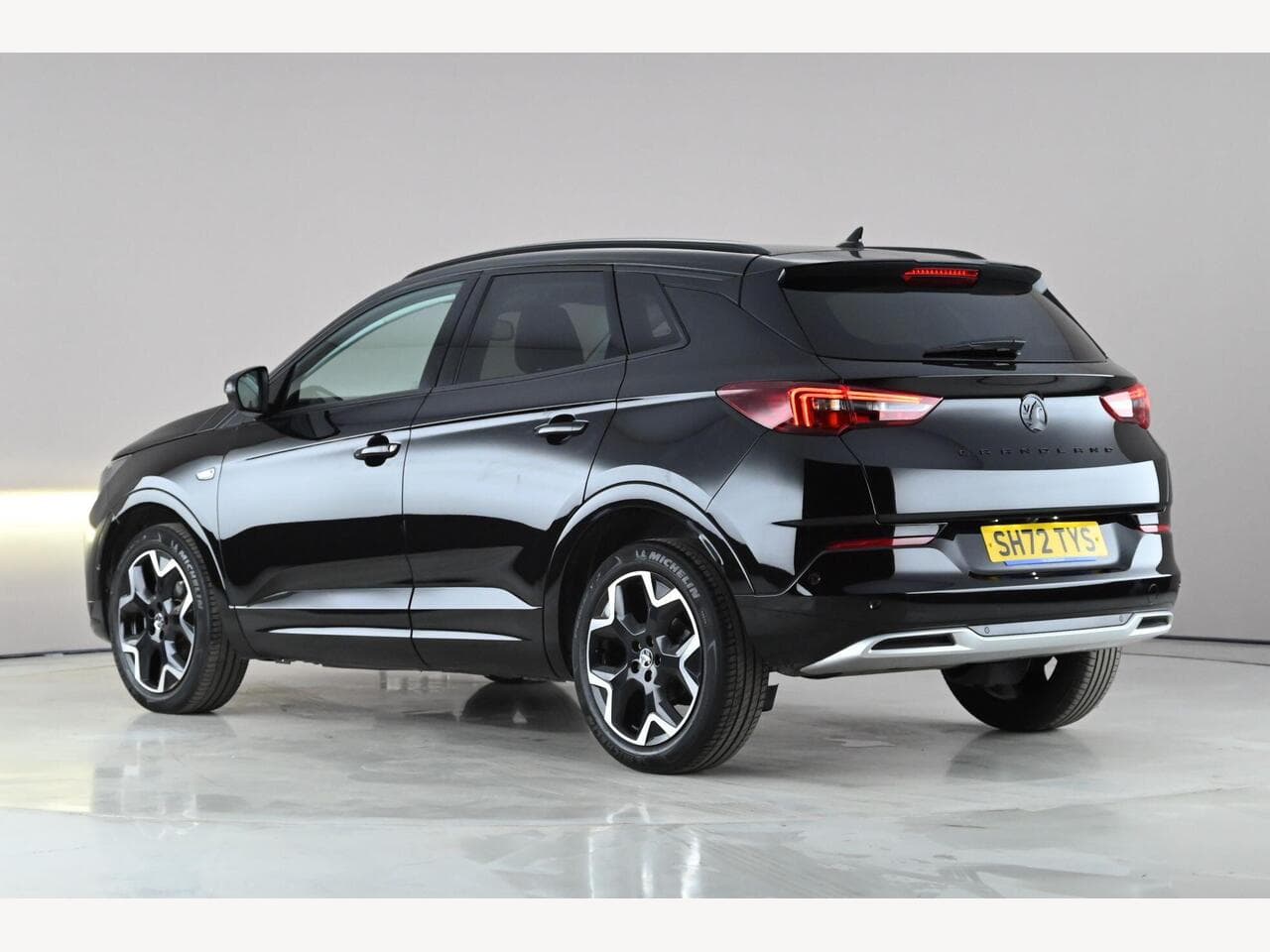 Vauxhall Grandland thumbnail Rear Left