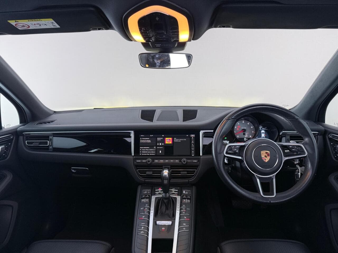 Porsche Macan thumbnail Interior Front