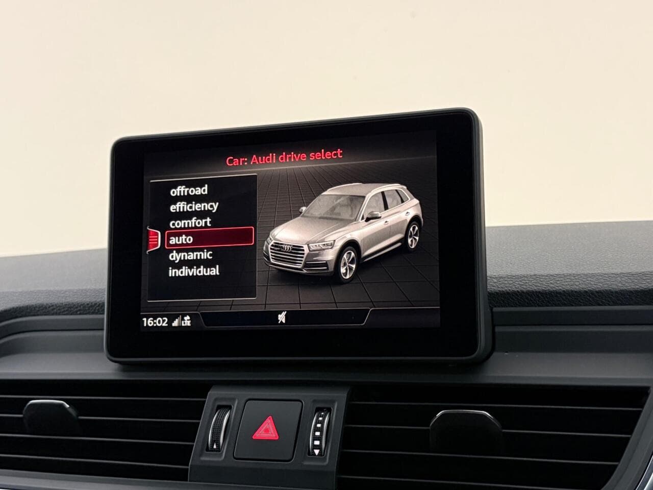 Audi Q5 thumbnail Infotainment System