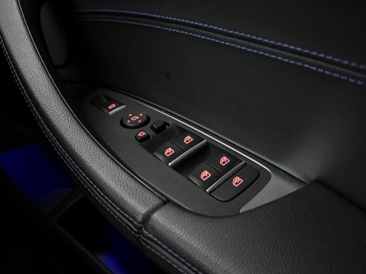 BMW X4 thumbnail Misc Controls