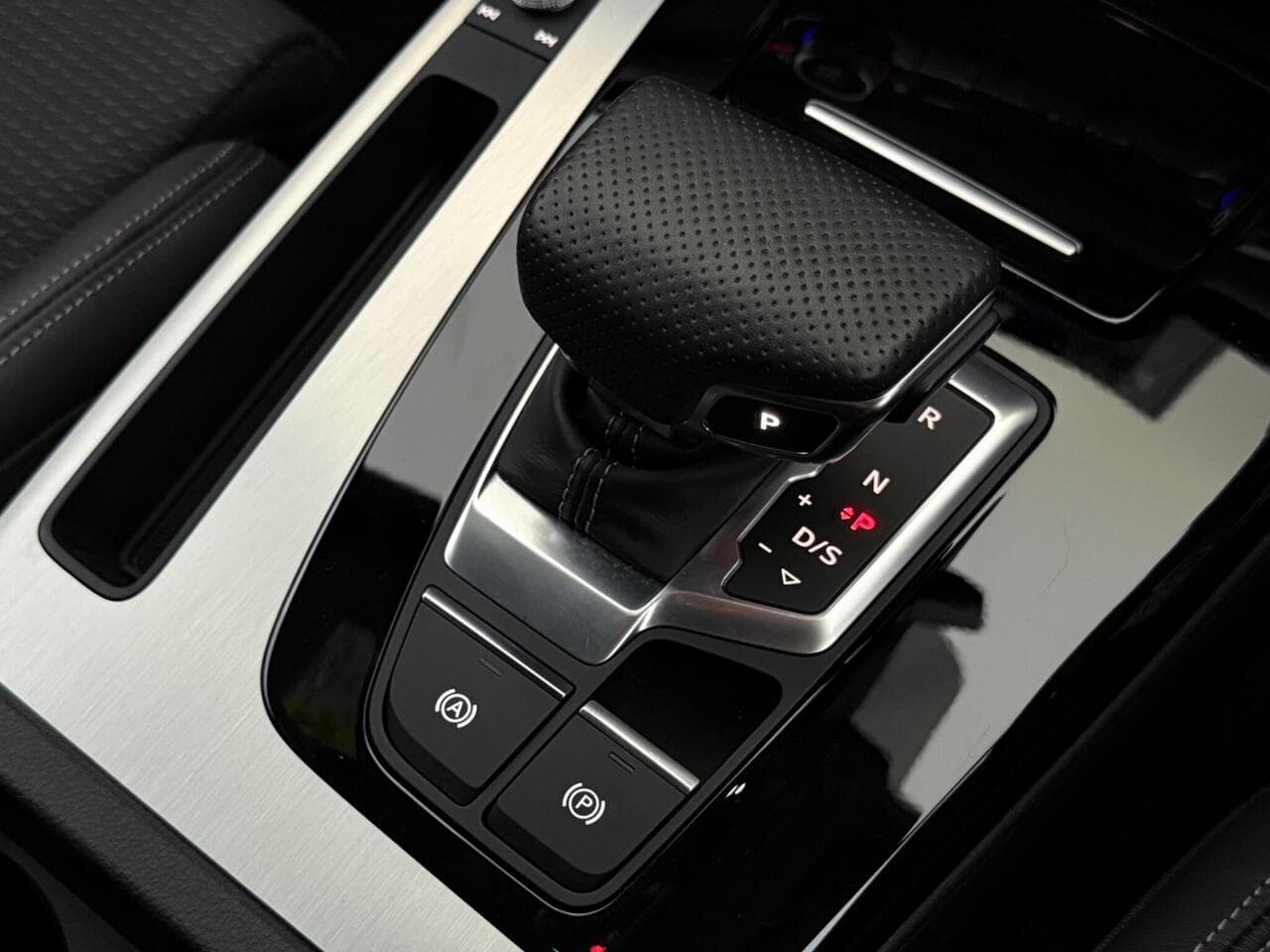 Audi Q5 thumbnail Misc Controls