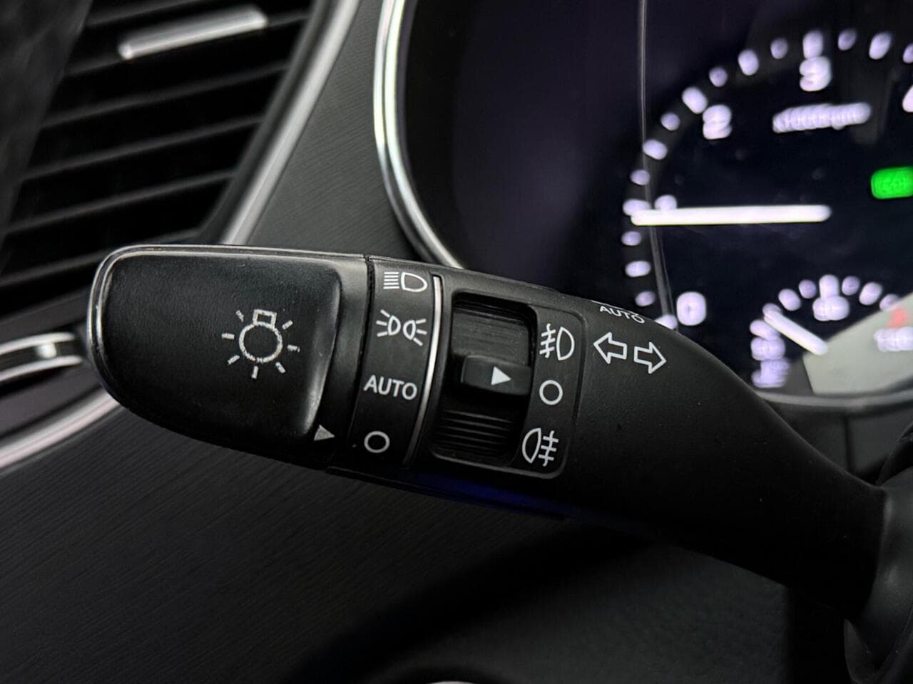 Hyundai Santa Fe thumbnail Misc Controls