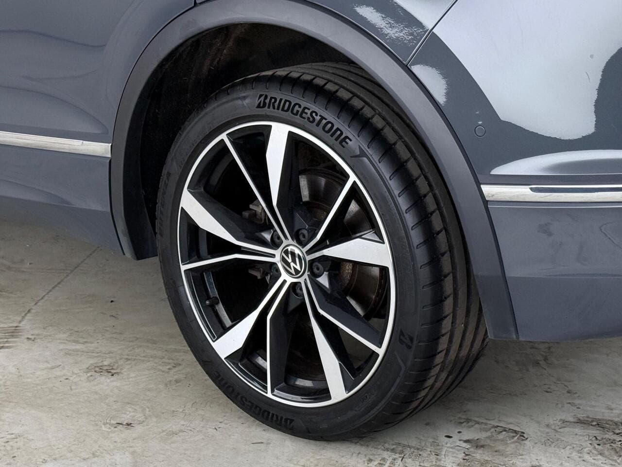 Volkswagen Tiguan thumbnail Wheel