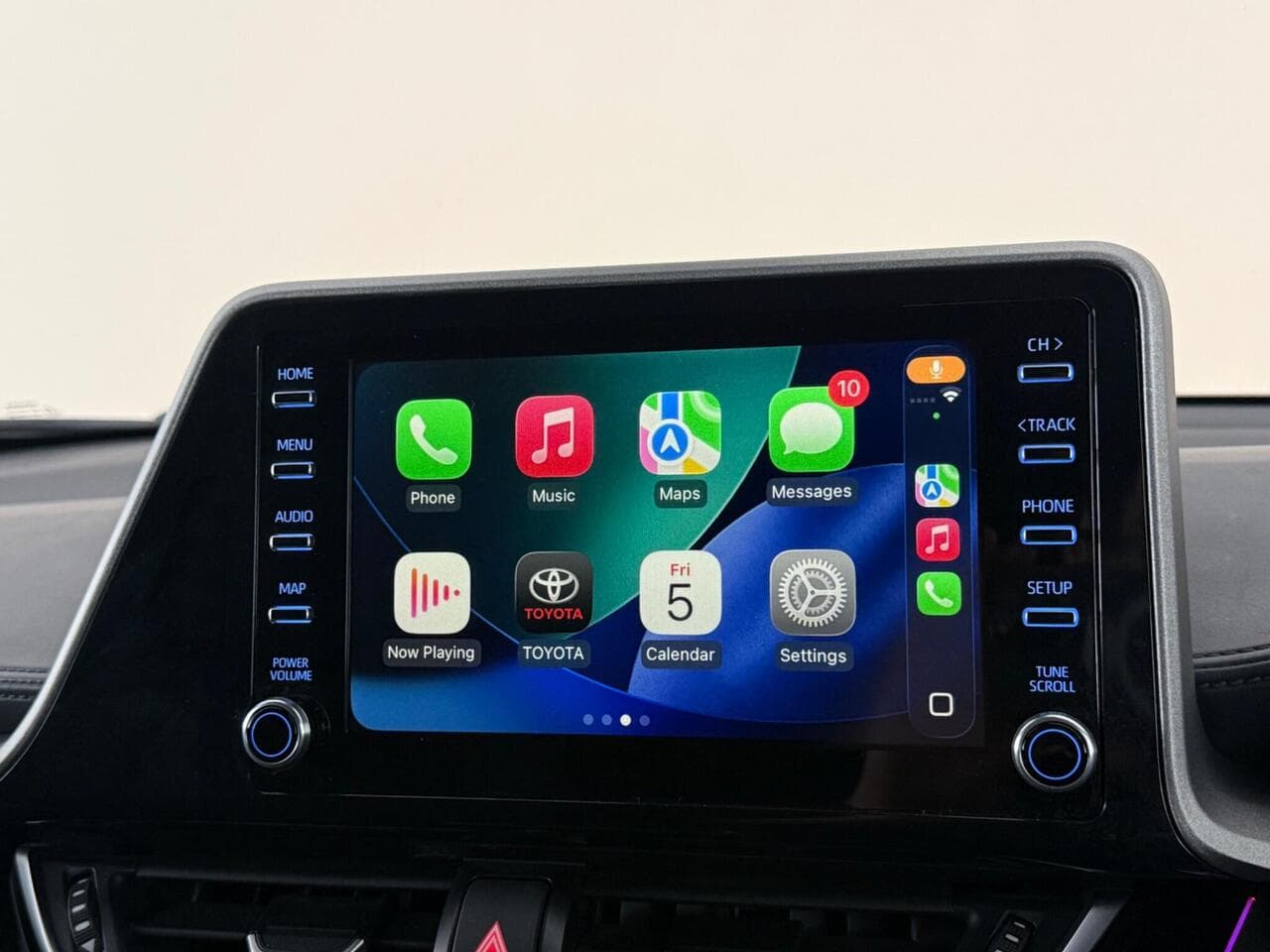 Toyota C-HR thumbnail Infotainment System