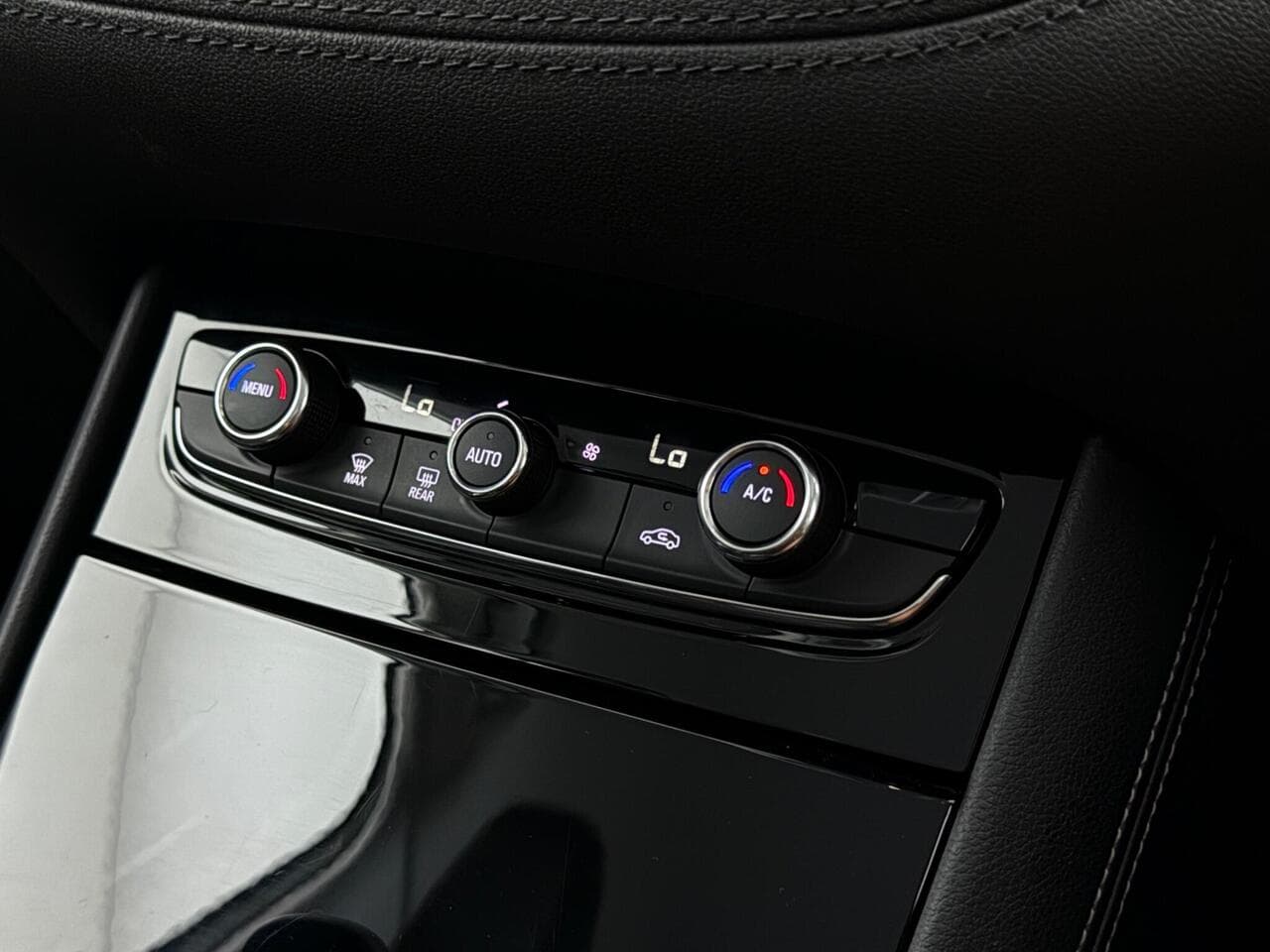 Vauxhall Grandland X thumbnail Misc Controls