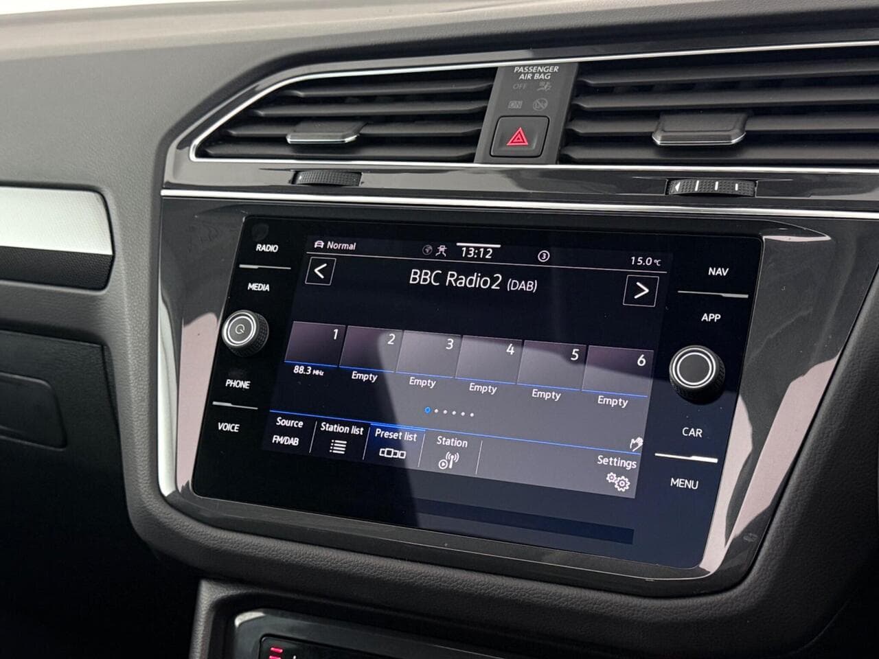 Volkswagen Tiguan thumbnail Infotainment System