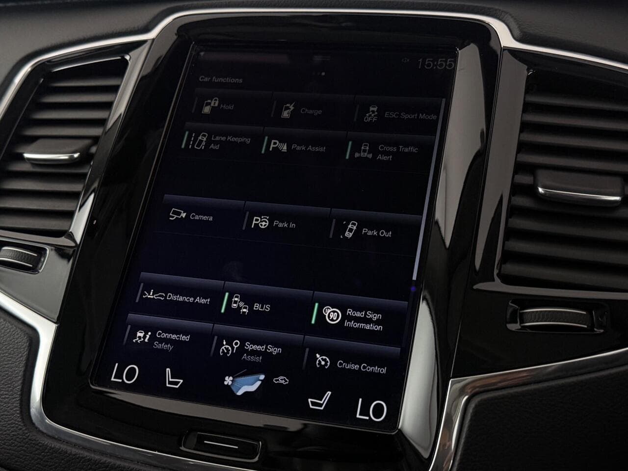 Volvo XC90 thumbnail Infotainment System