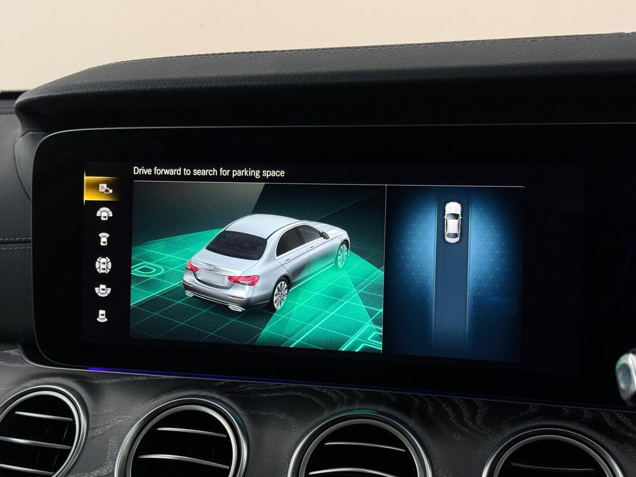 Mercedes-Benz E Class thumbnail Infotainment System