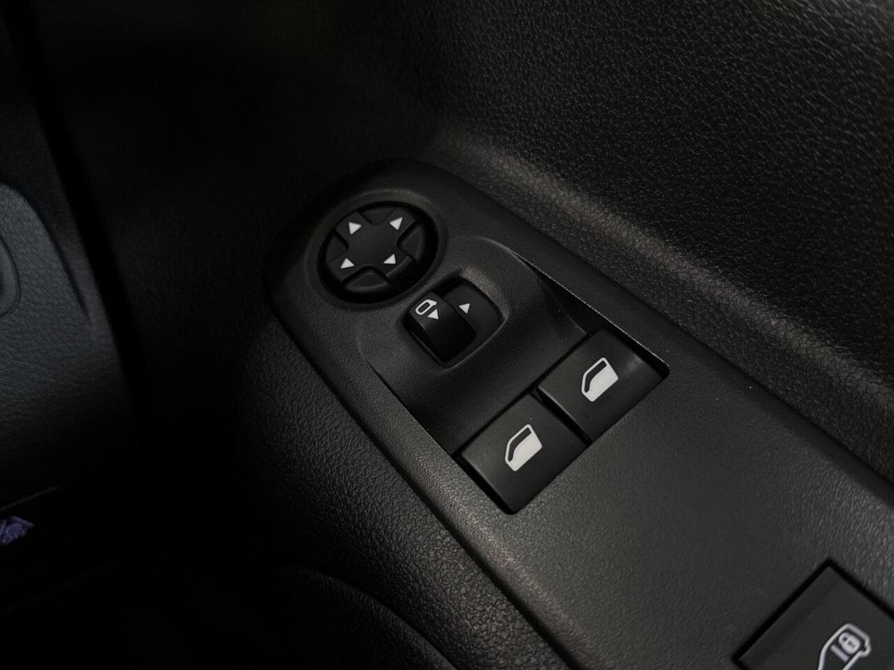 Peugeot Partner thumbnail Misc Controls