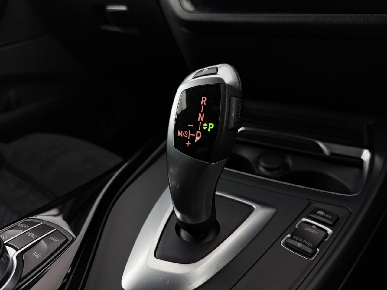 BMW 2 Series thumbnail Interior Front
