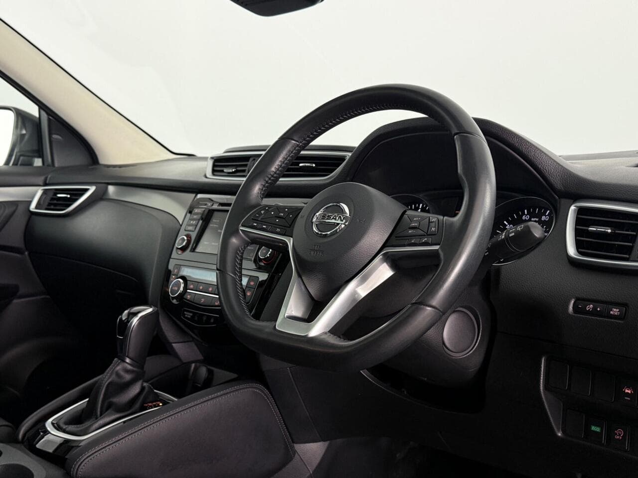 Nissan Qashqai thumbnail Interior Front