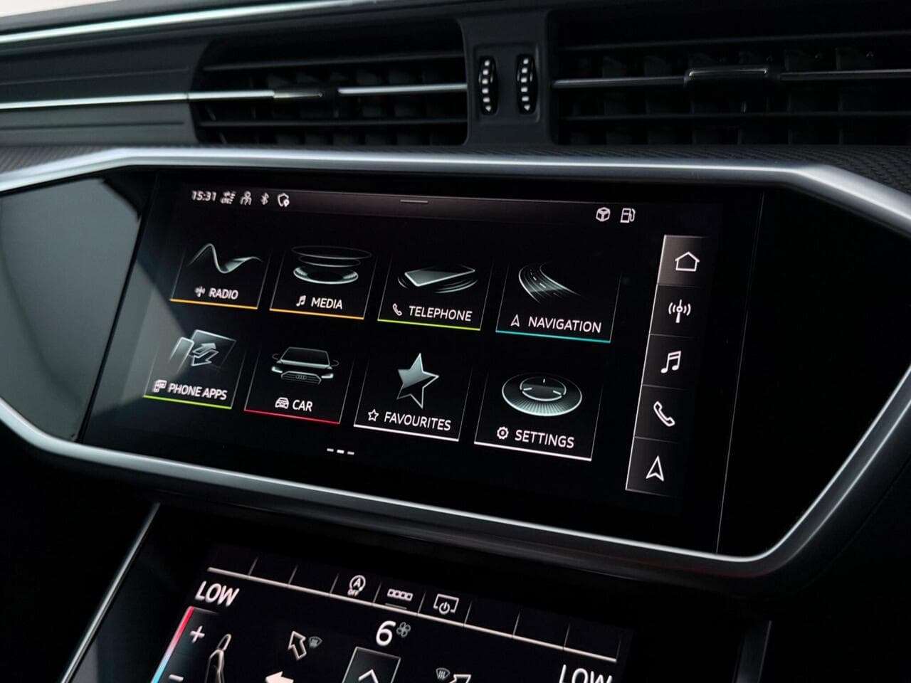 Audi A6 Avant thumbnail Infotainment System