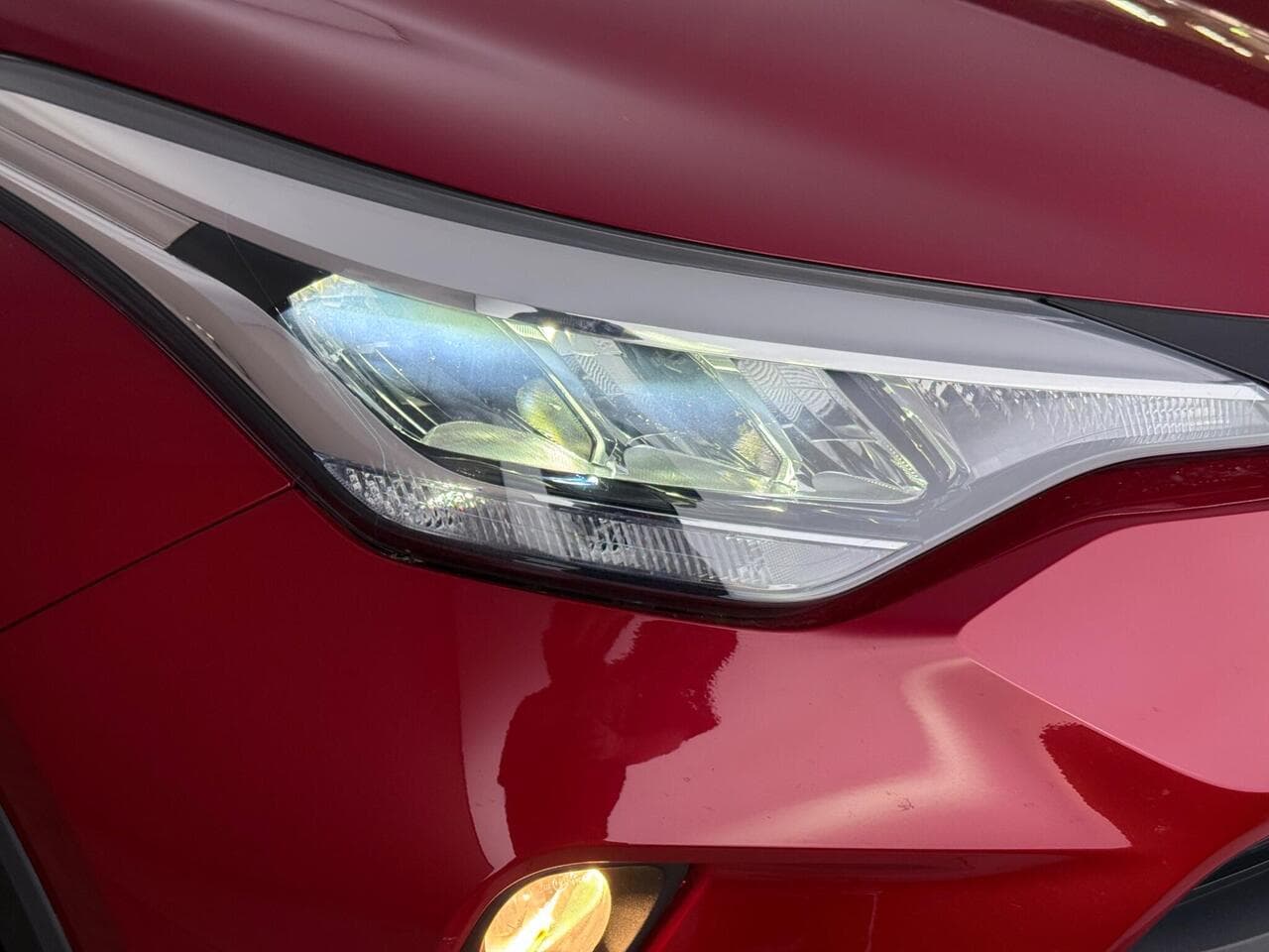 Toyota C-HR thumbnail Lights Front