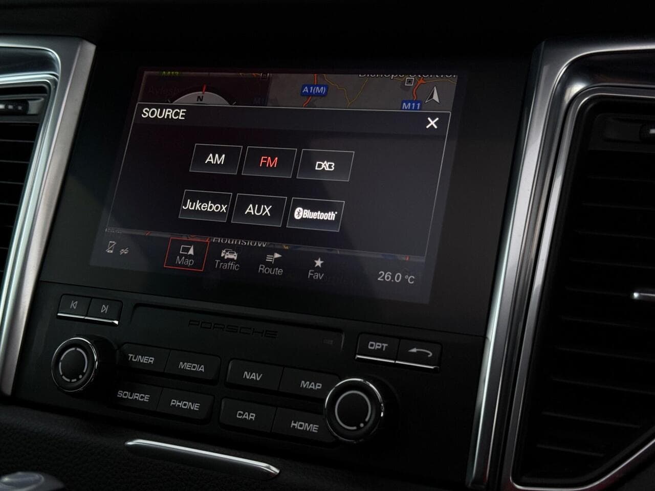 Porsche Macan thumbnail Infotainment System