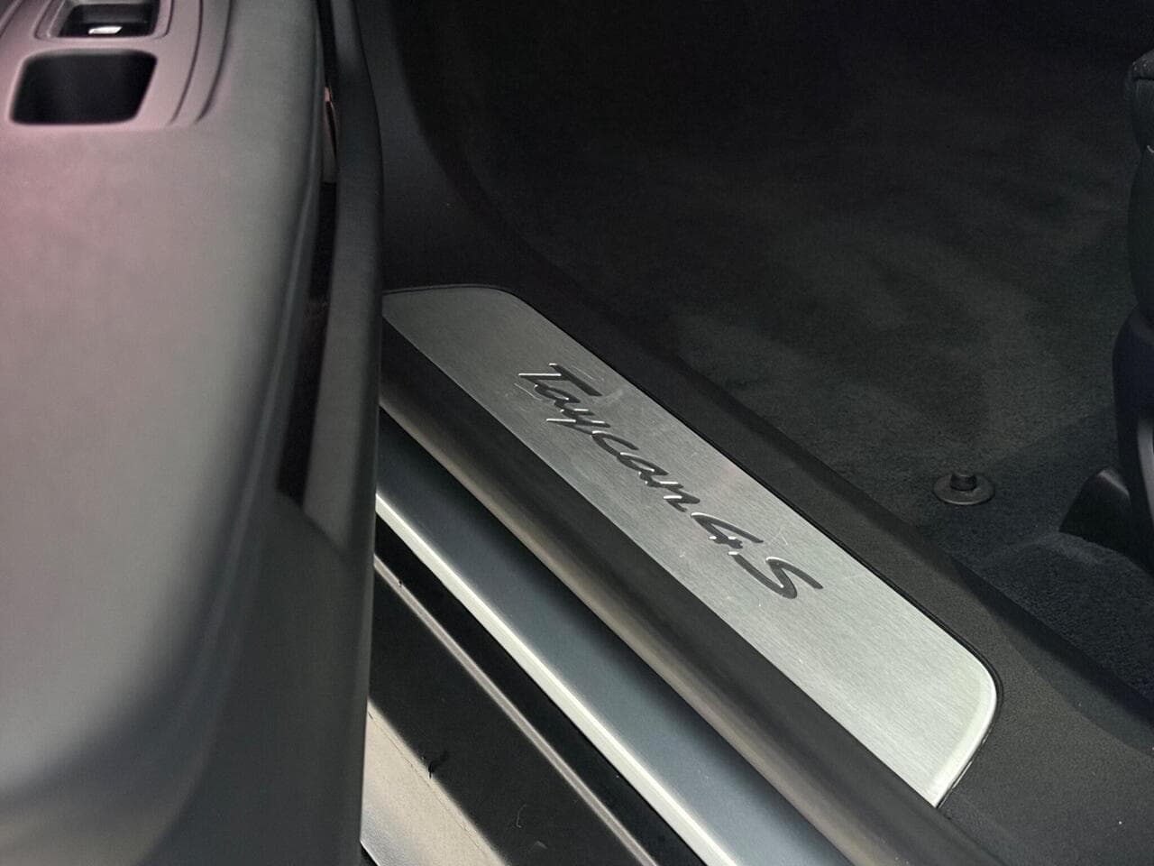 Porsche Taycan thumbnail Inconclusive