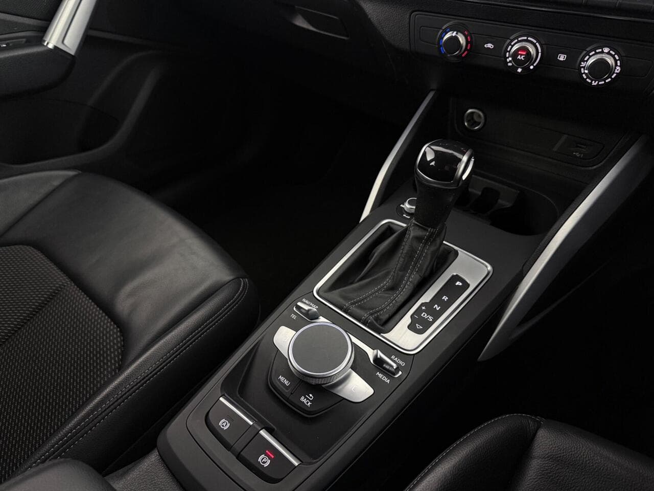 Audi Q2 thumbnail Interior Front