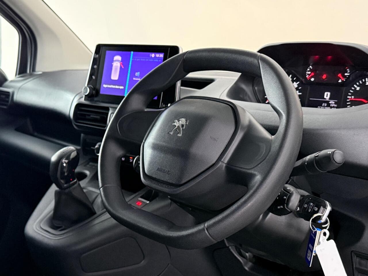 Peugeot Partner thumbnail Steering Wheel