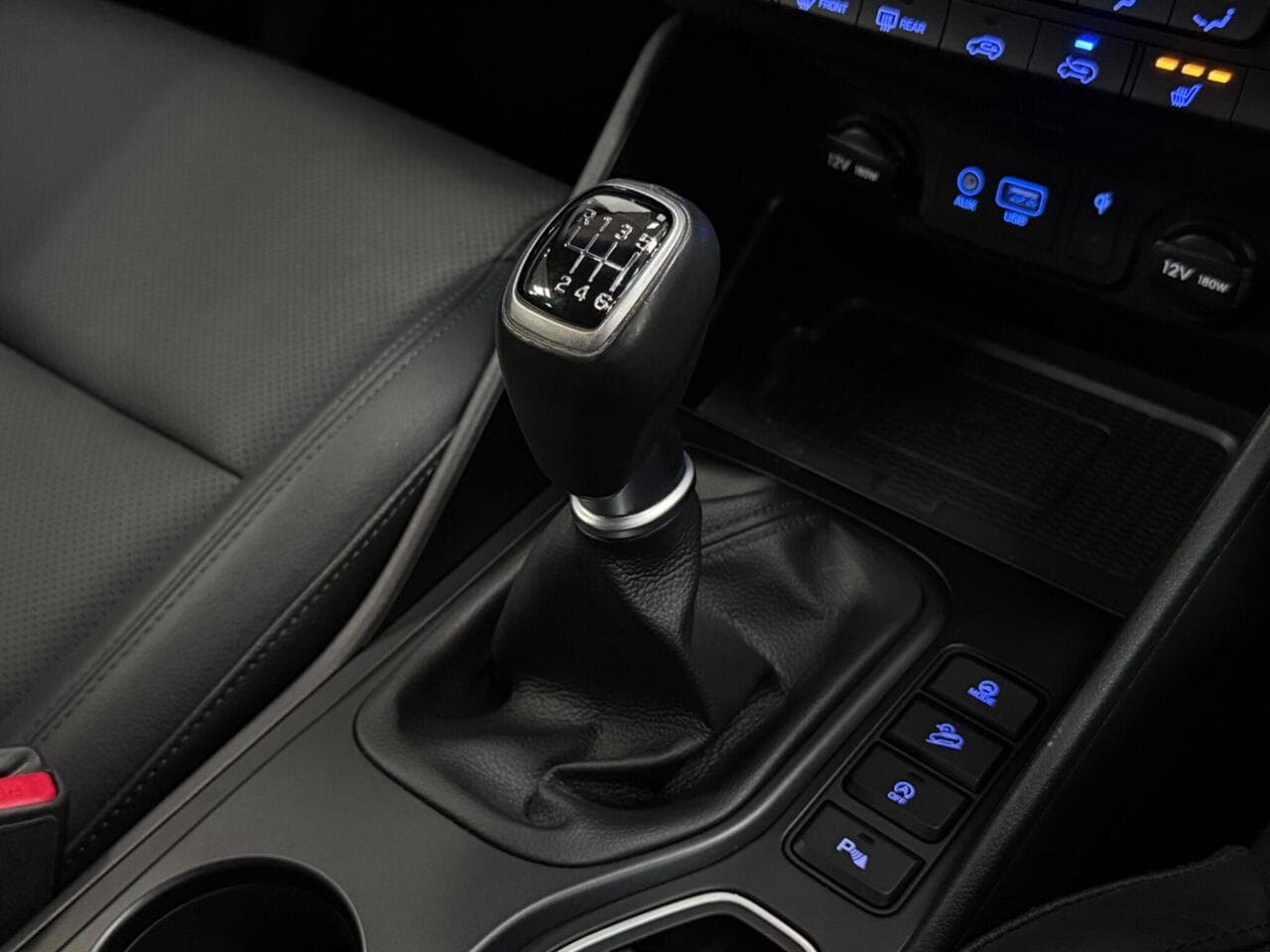 Hyundai TUCSON thumbnail Interior Front