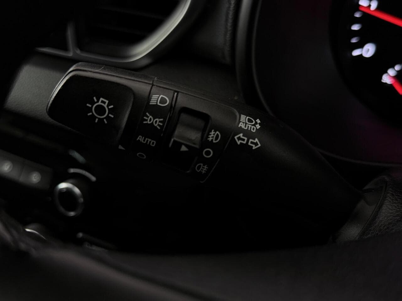 Kia Sportage thumbnail Misc Controls