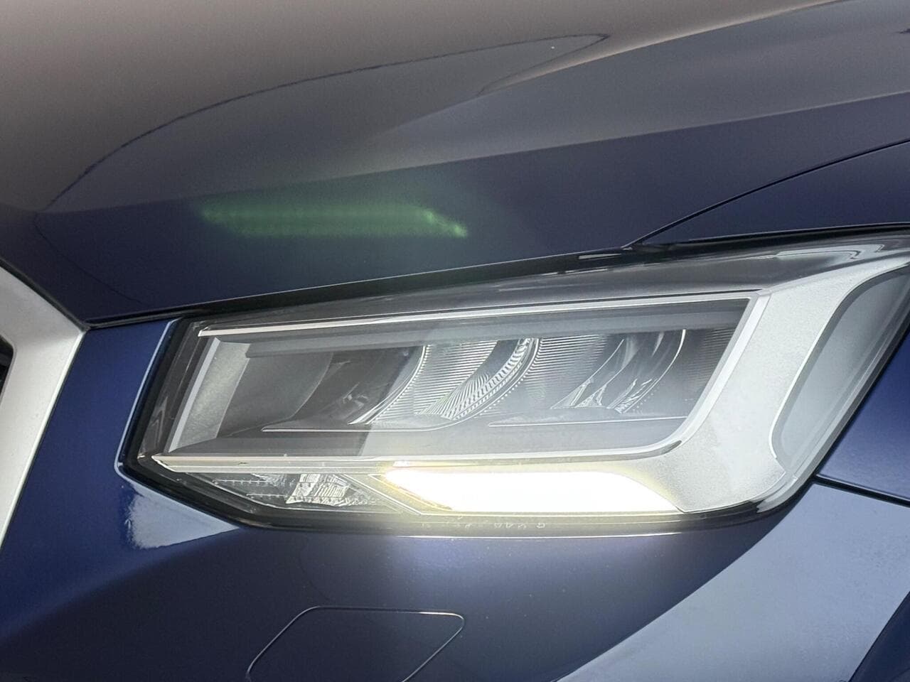Audi Q2 thumbnail Lights Front