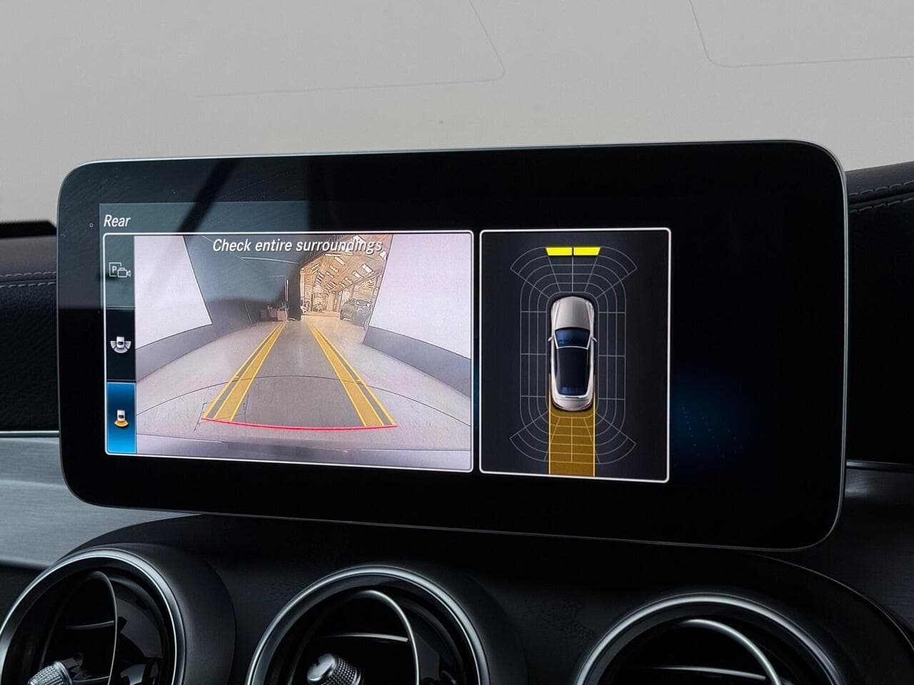 Mercedes-Benz C Class thumbnail Infotainment System