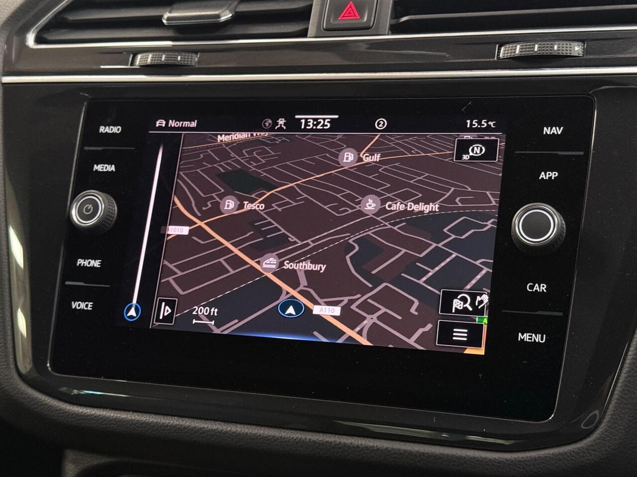 Volkswagen Tiguan thumbnail Infotainment System