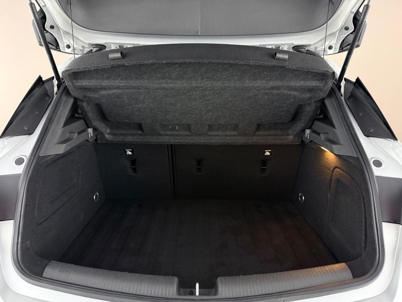 Vauxhall Astra thumbnail Boot