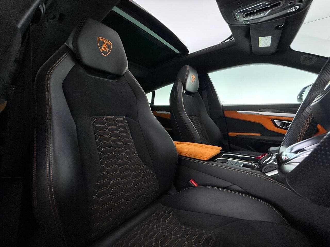 Lamborghini Urus thumbnail Inconclusive