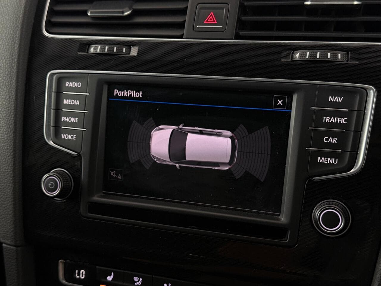 Volkswagen Golf thumbnail Infotainment System