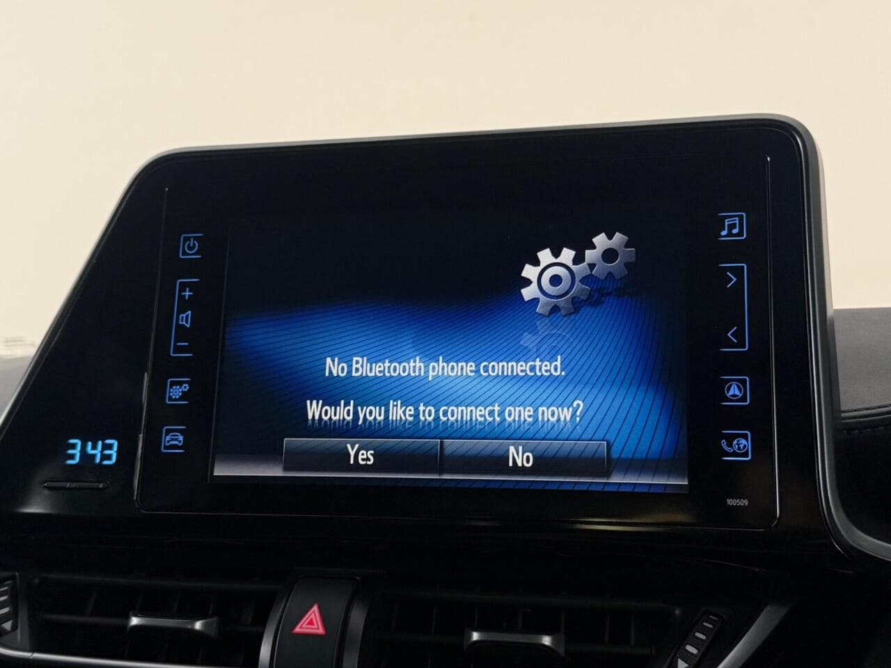 Toyota C-HR thumbnail Infotainment System