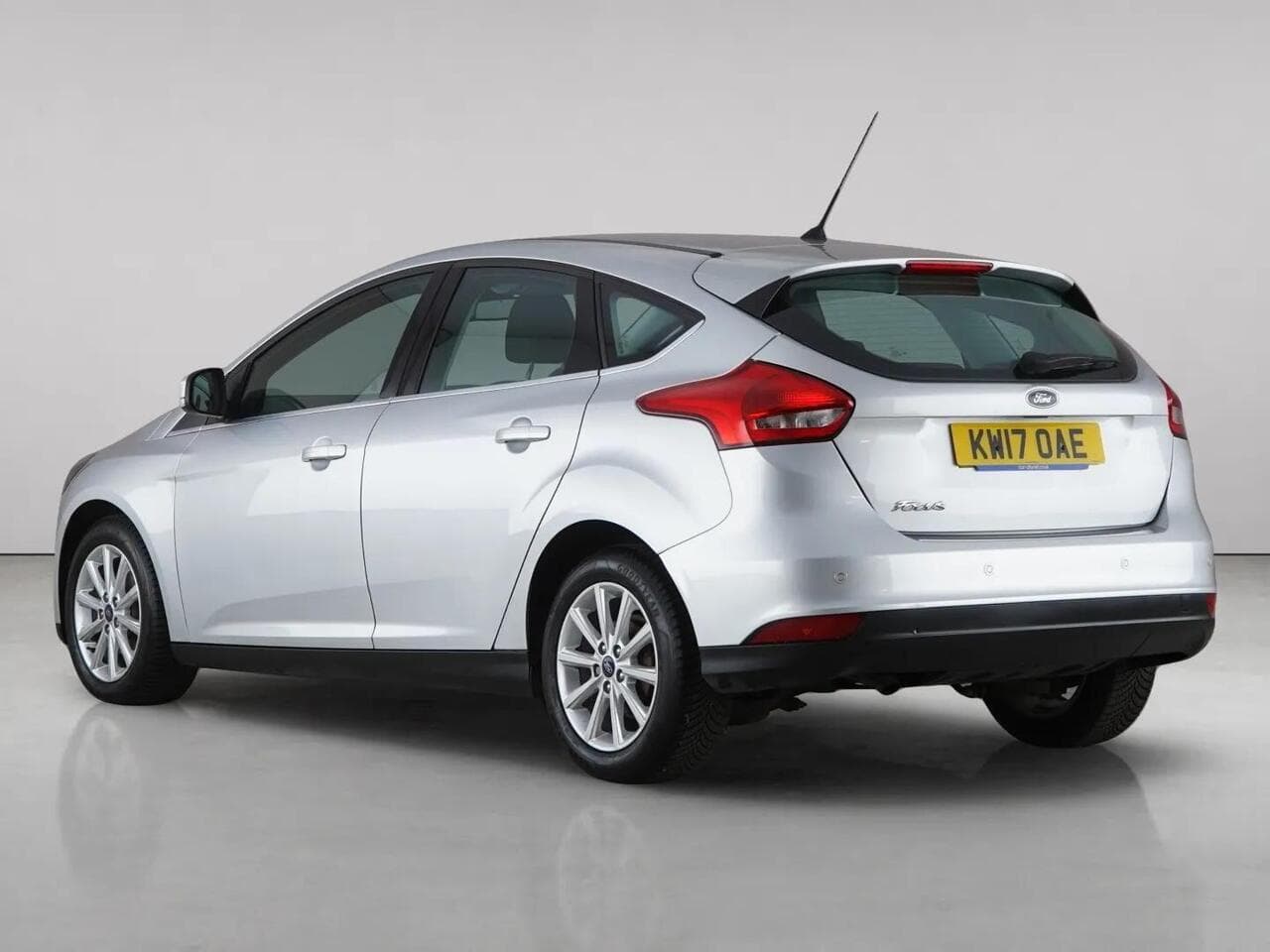 Ford Focus thumbnail Rear Left