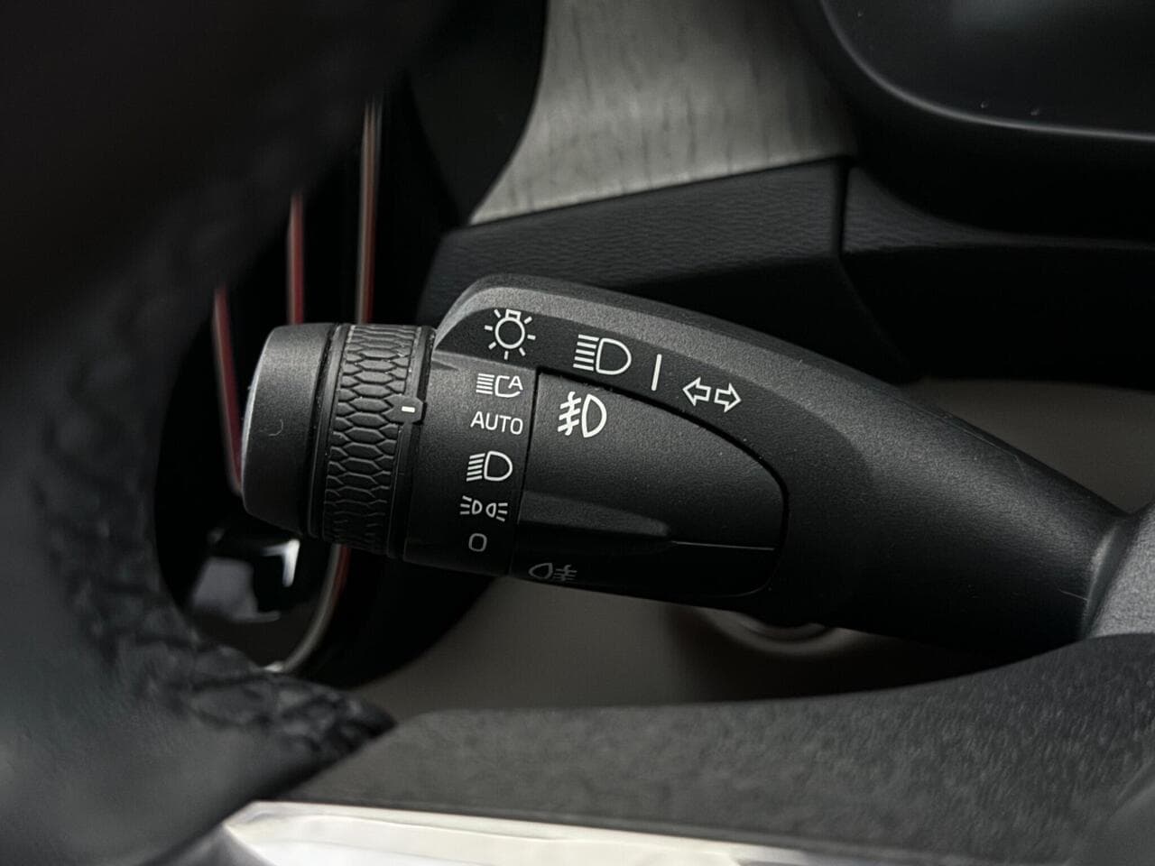 Volvo XC40 thumbnail Misc Controls
