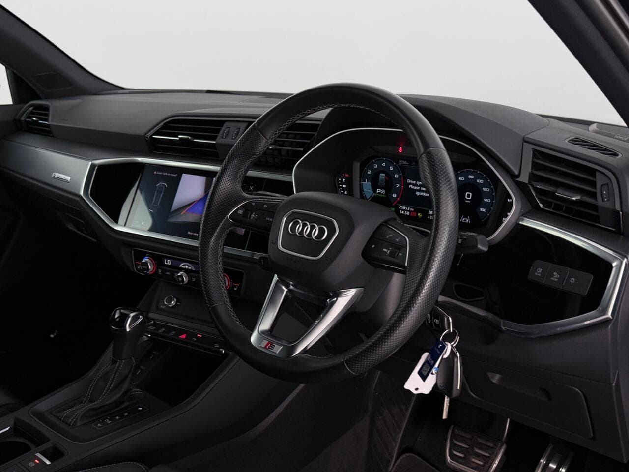 Audi Q3 thumbnail Interior Front