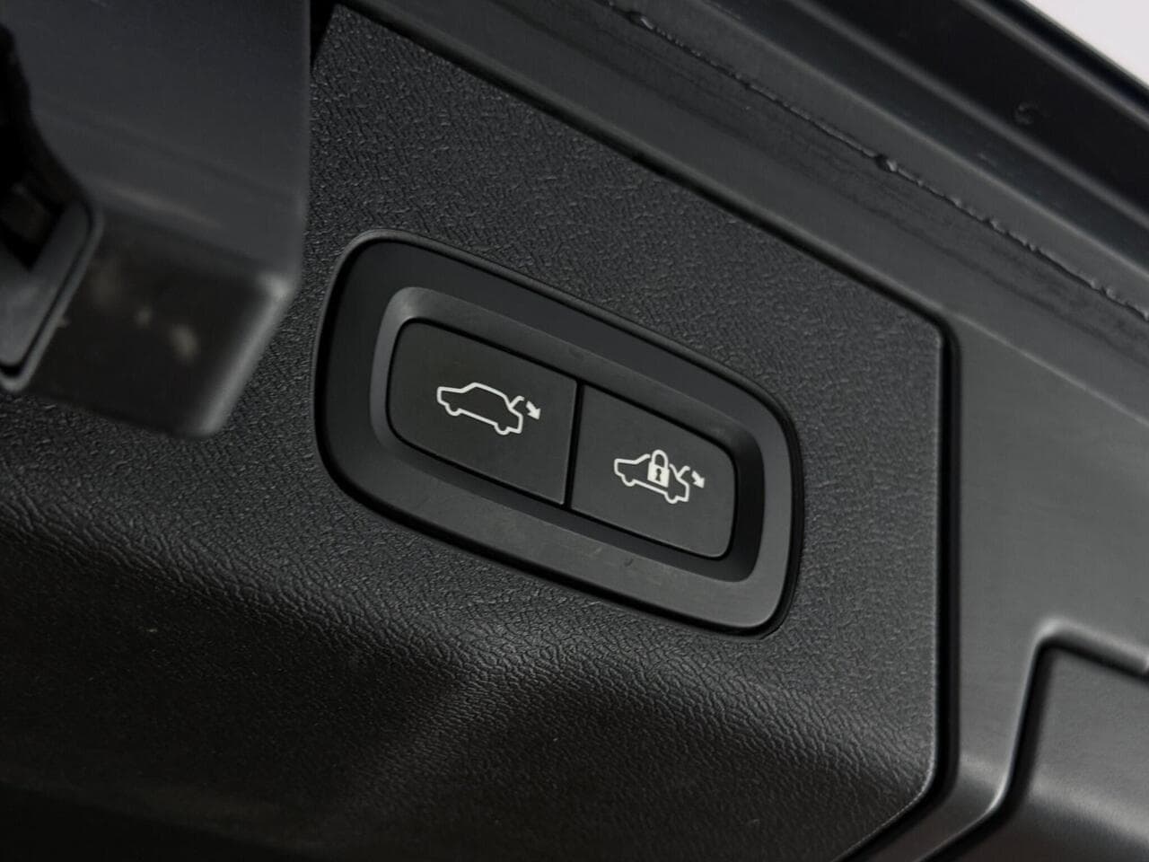 Volvo XC60 thumbnail Misc Controls