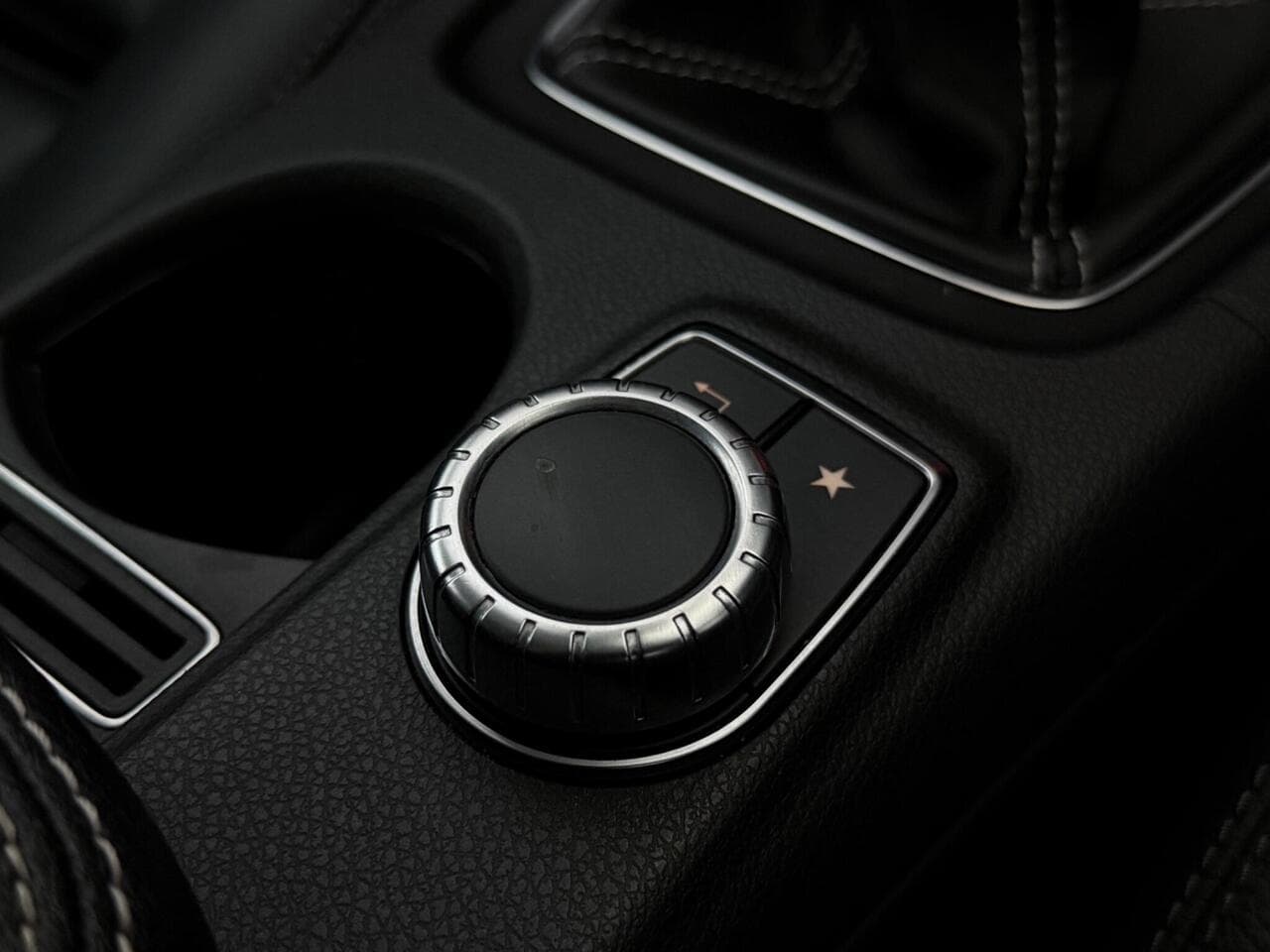 Mercedes-Benz GLA thumbnail Misc Controls