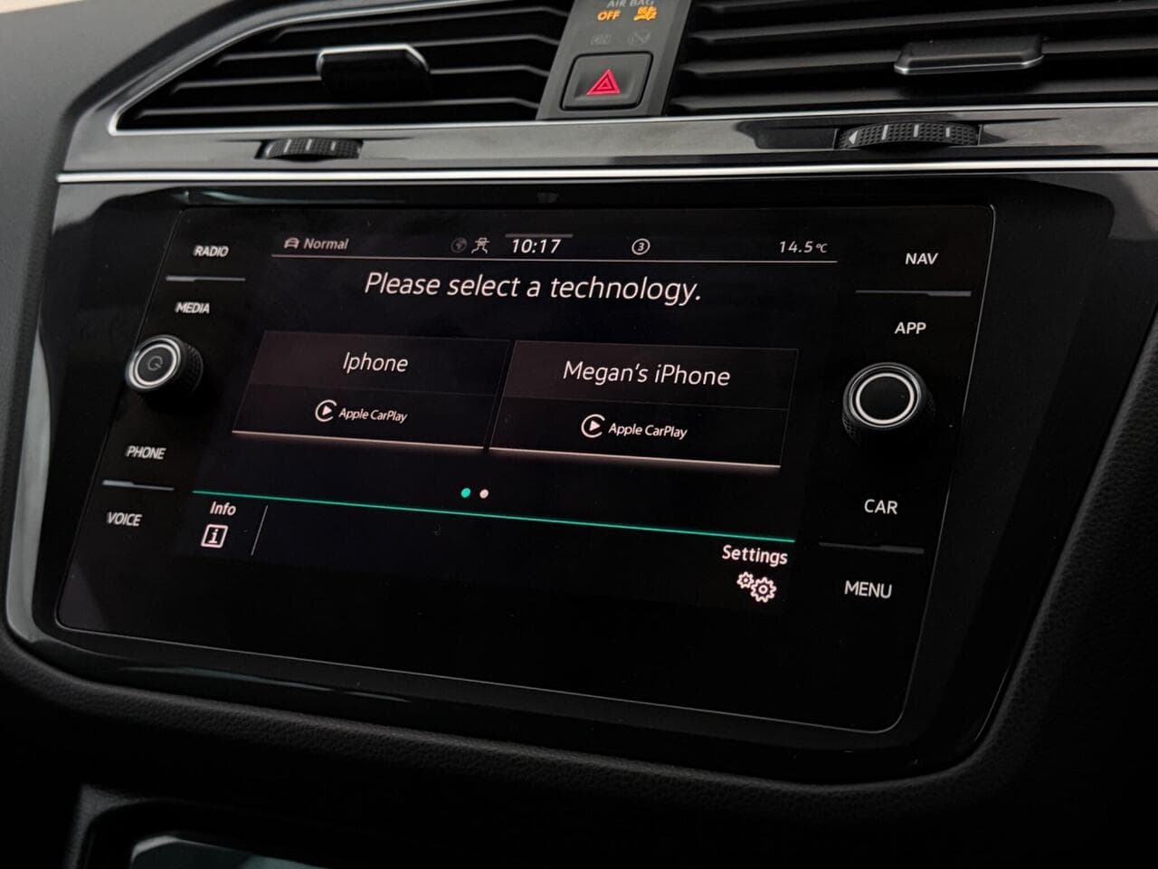 Volkswagen Tiguan thumbnail Infotainment System