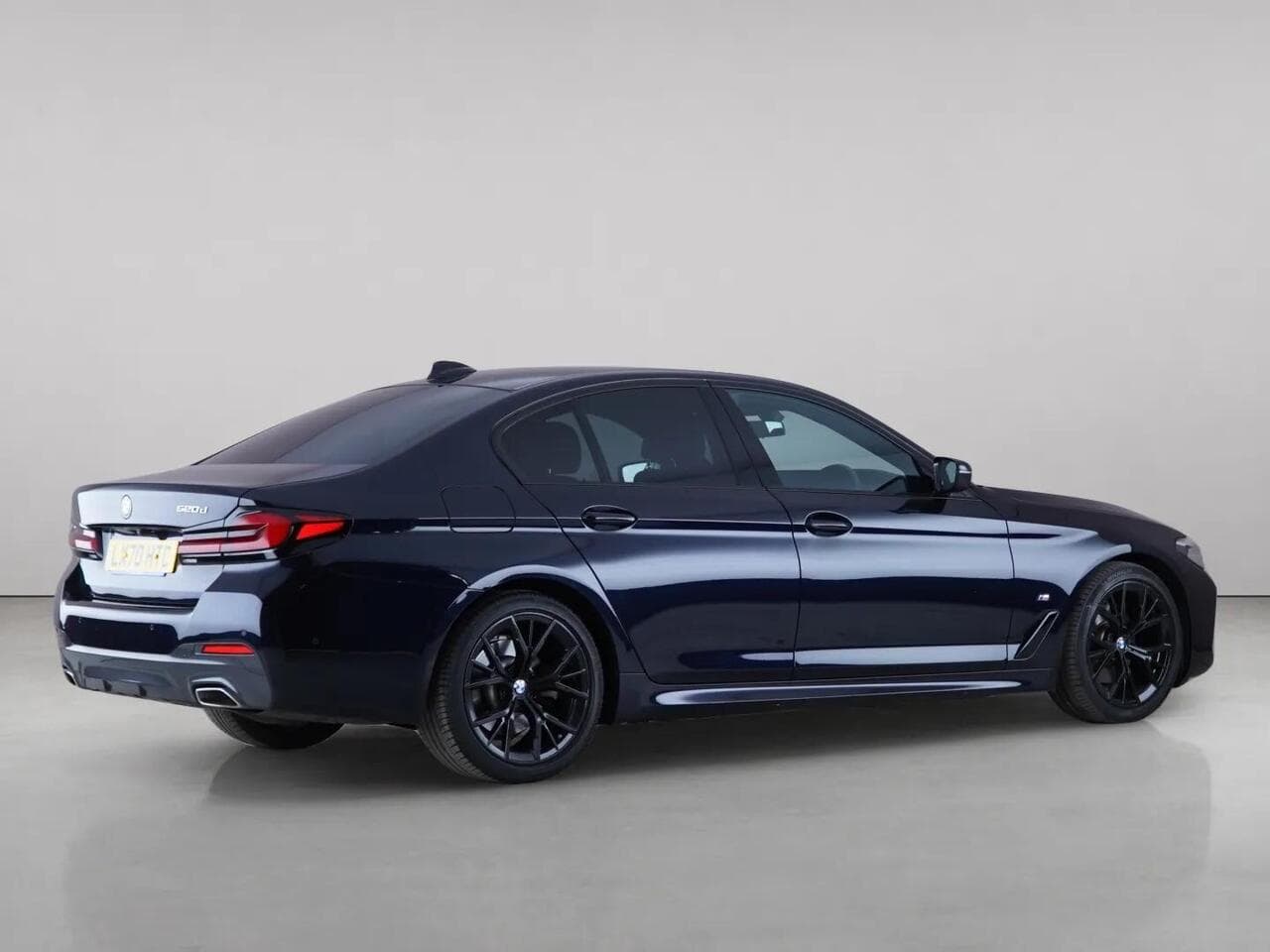 BMW 5 Series thumbnail Side Right