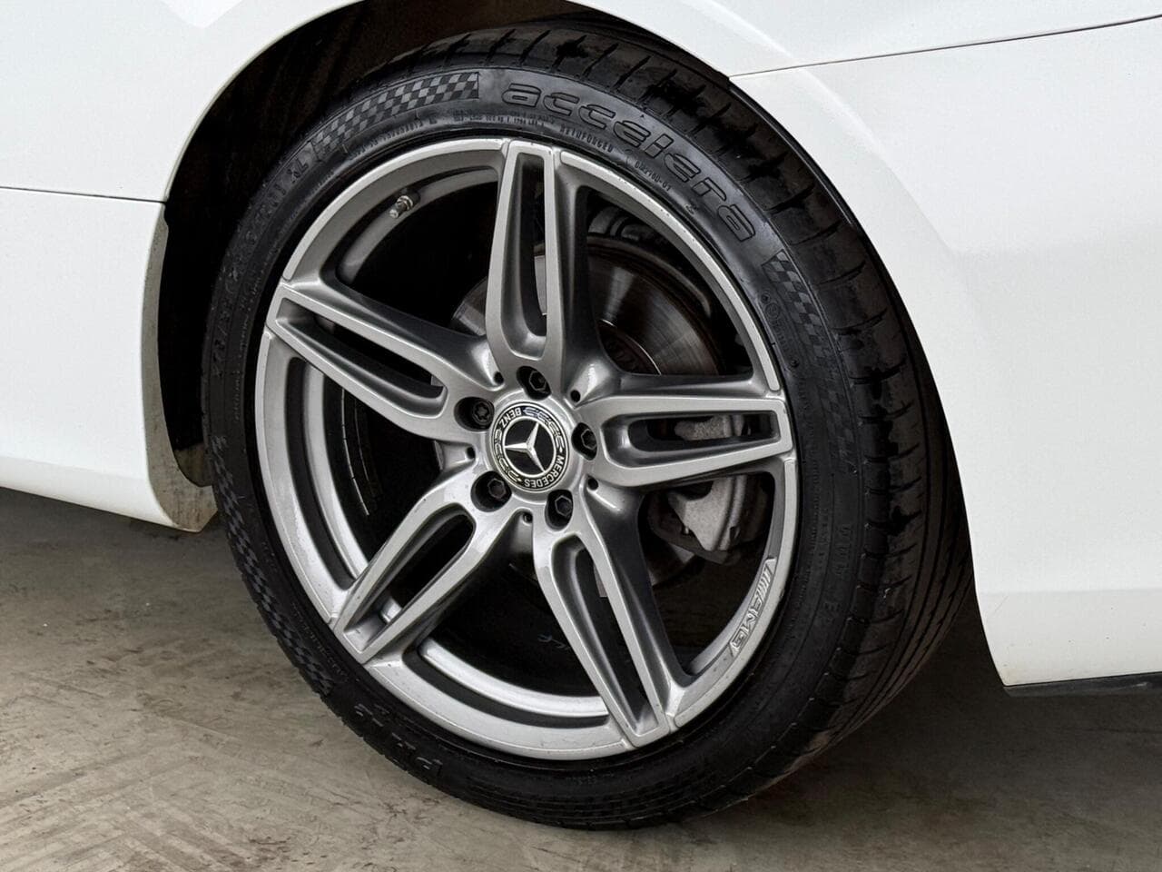 Mercedes-Benz E Class thumbnail Wheel