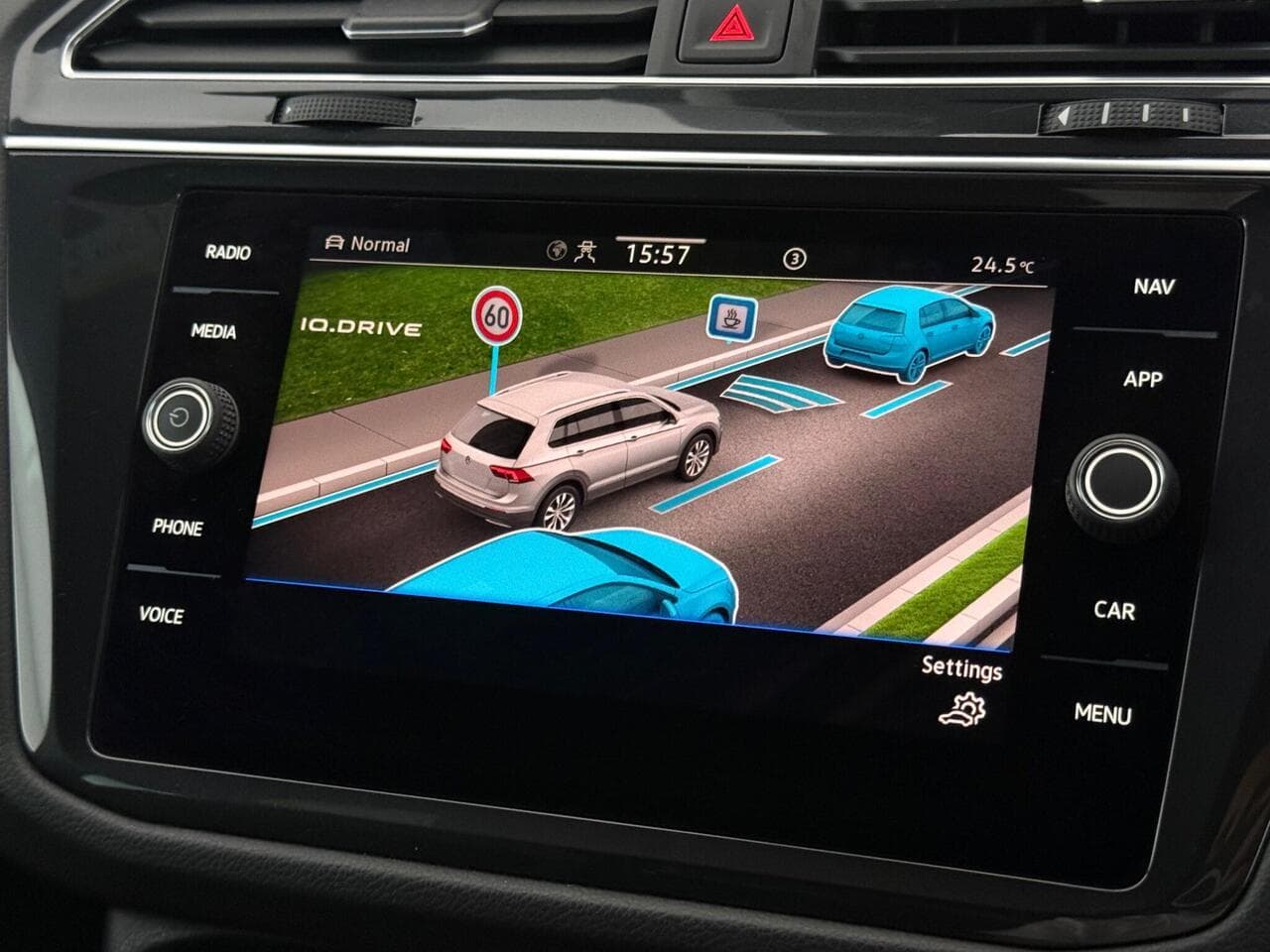Volkswagen Tiguan thumbnail Infotainment System