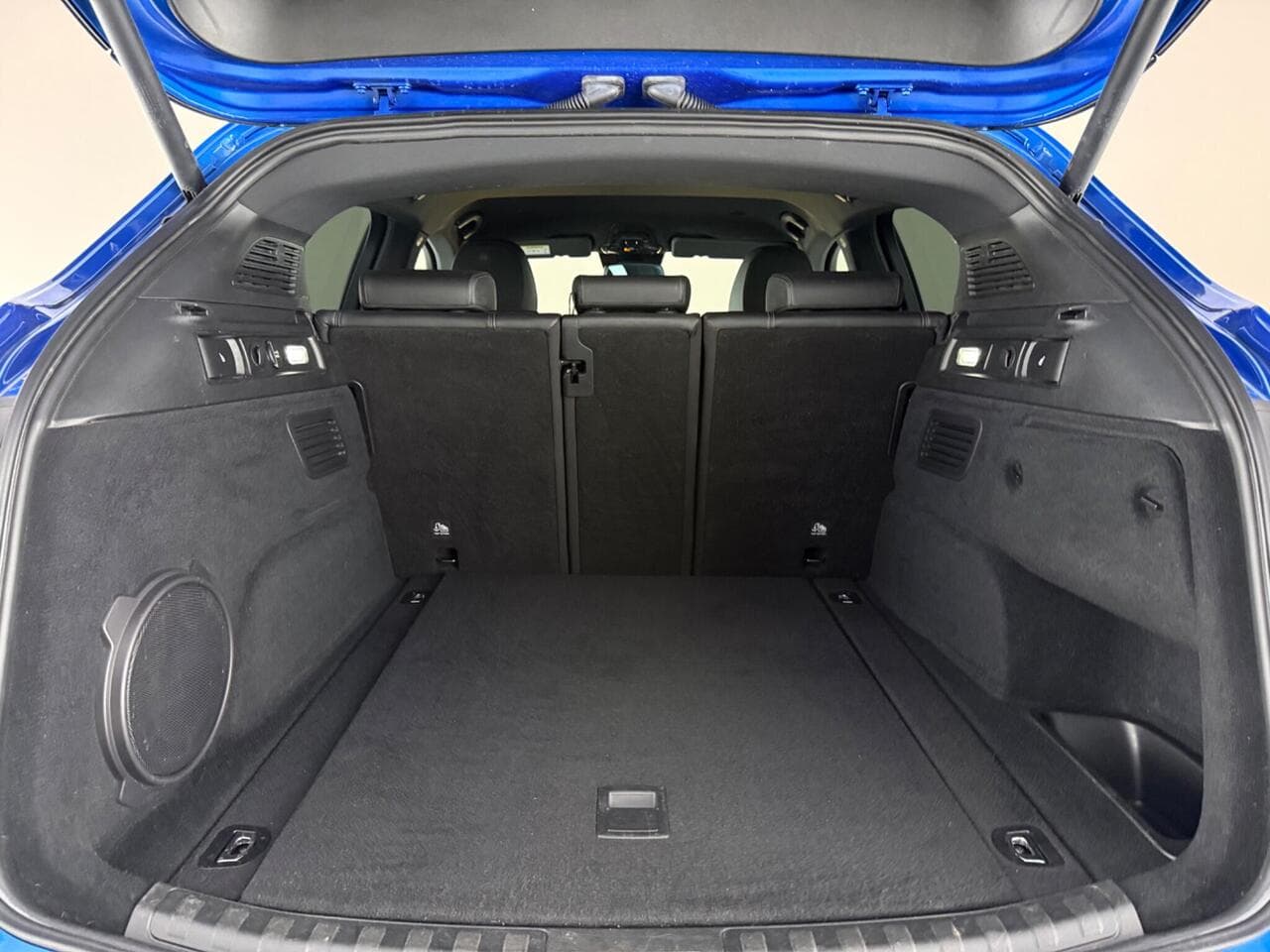 Alfa Romeo Stelvio thumbnail Boot