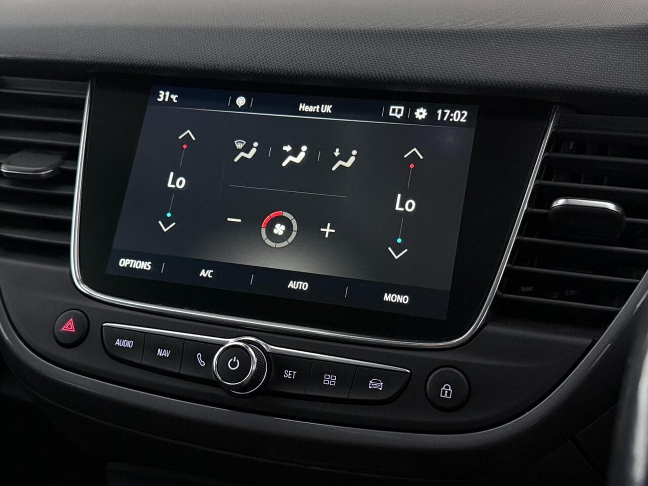 Vauxhall Crossland thumbnail Infotainment System