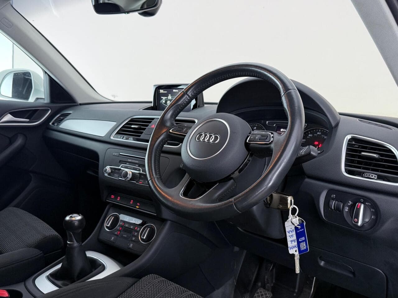 Audi Q3 thumbnail Interior Front