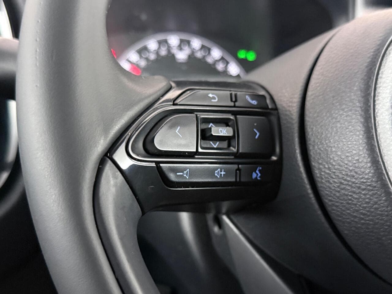 Toyota Aygo X thumbnail Misc Controls