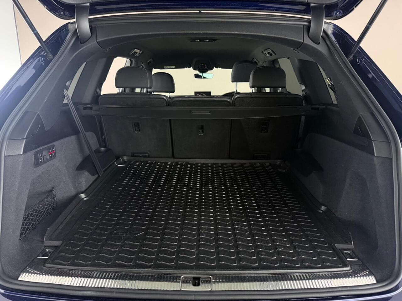 Audi Q7 thumbnail Boot