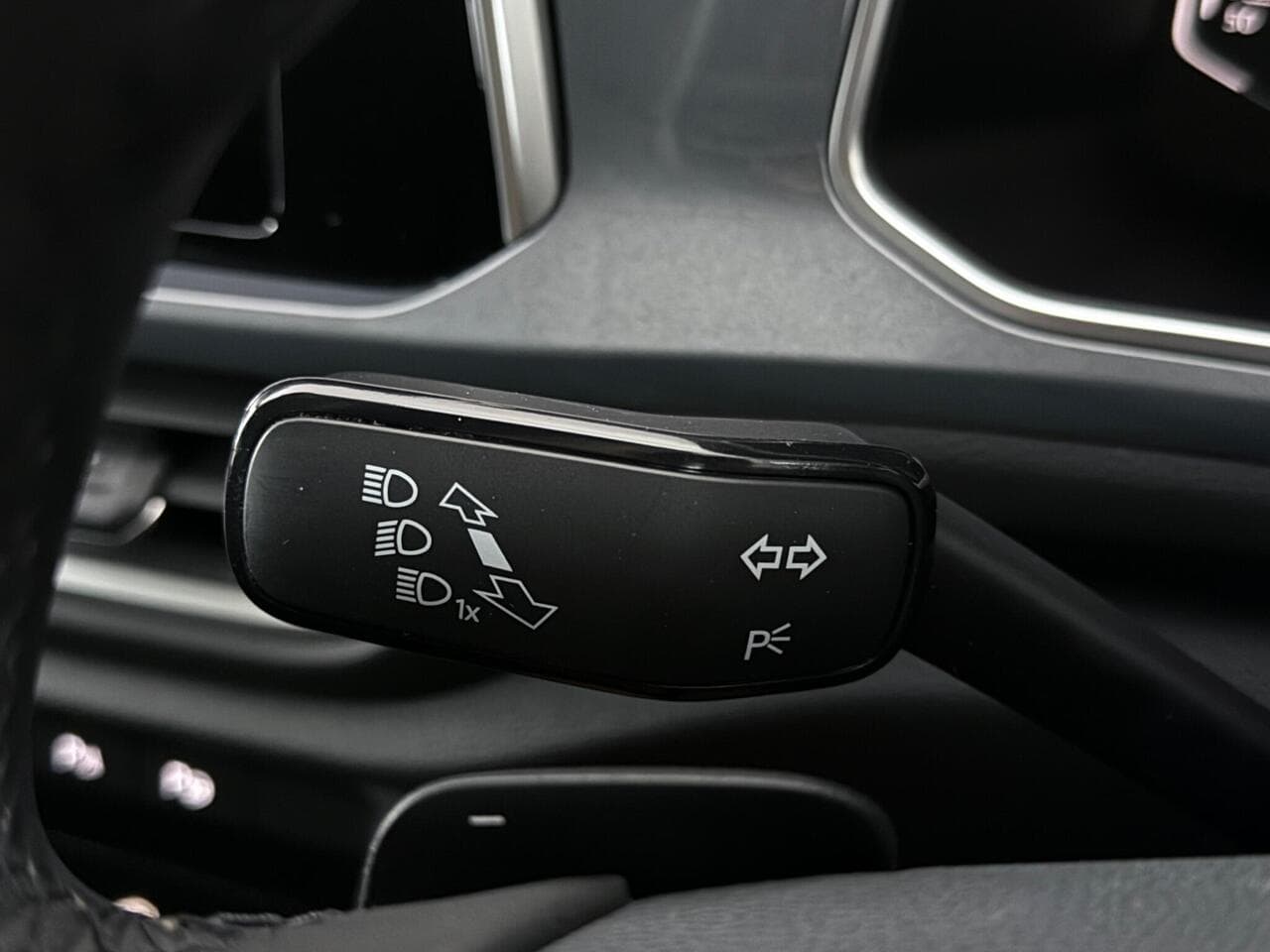 Volkswagen T-Roc thumbnail Misc Controls