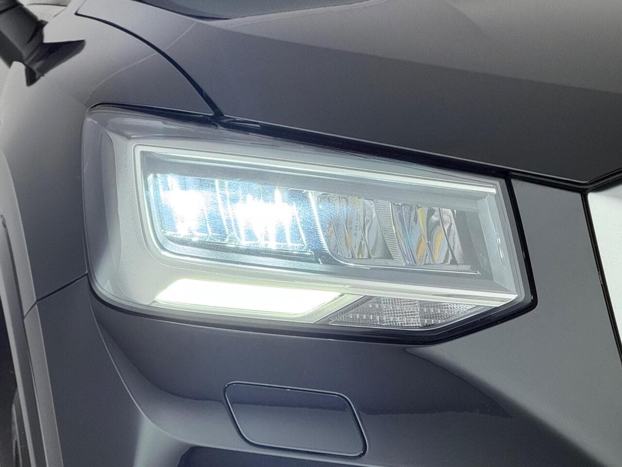 Audi Q2 thumbnail Lights Front