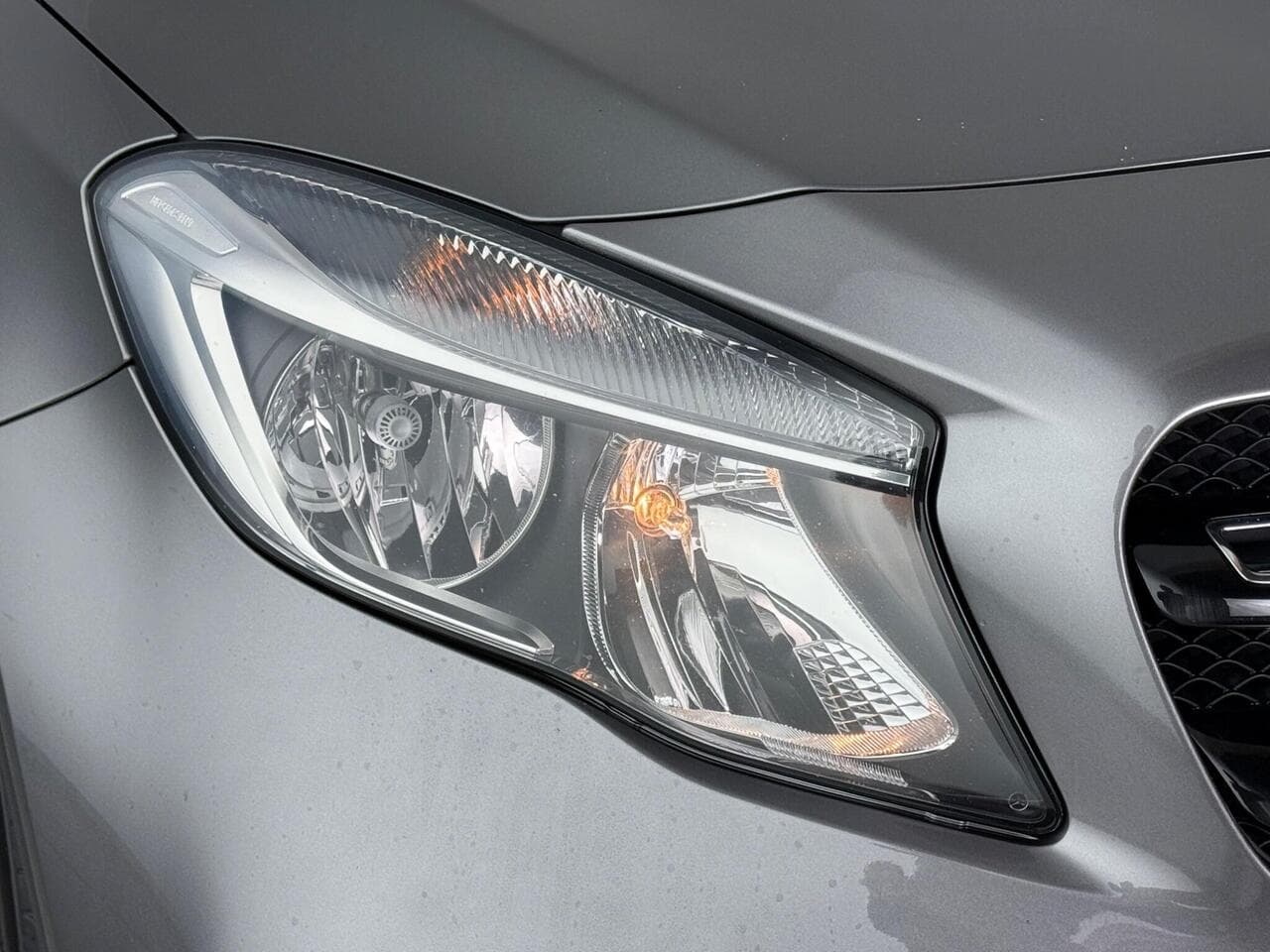 Mercedes-Benz GLA thumbnail Lights Front