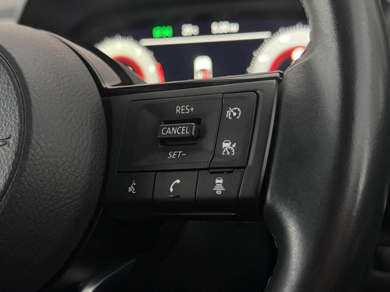 Nissan Qashqai thumbnail Misc Controls