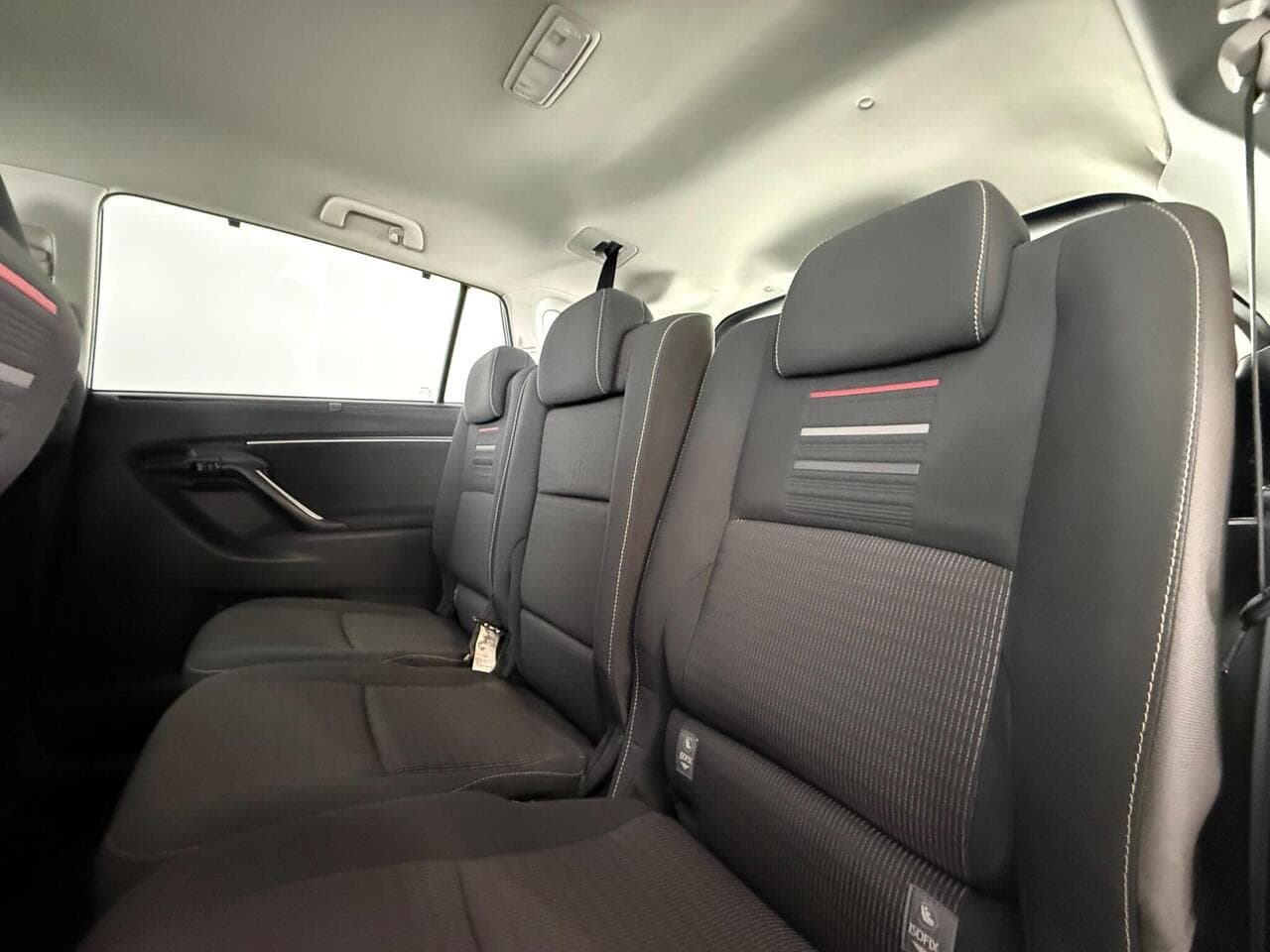 Toyota Verso thumbnail Seats Rear