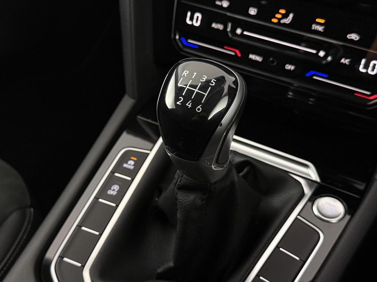 Volkswagen Arteon thumbnail Interior Front